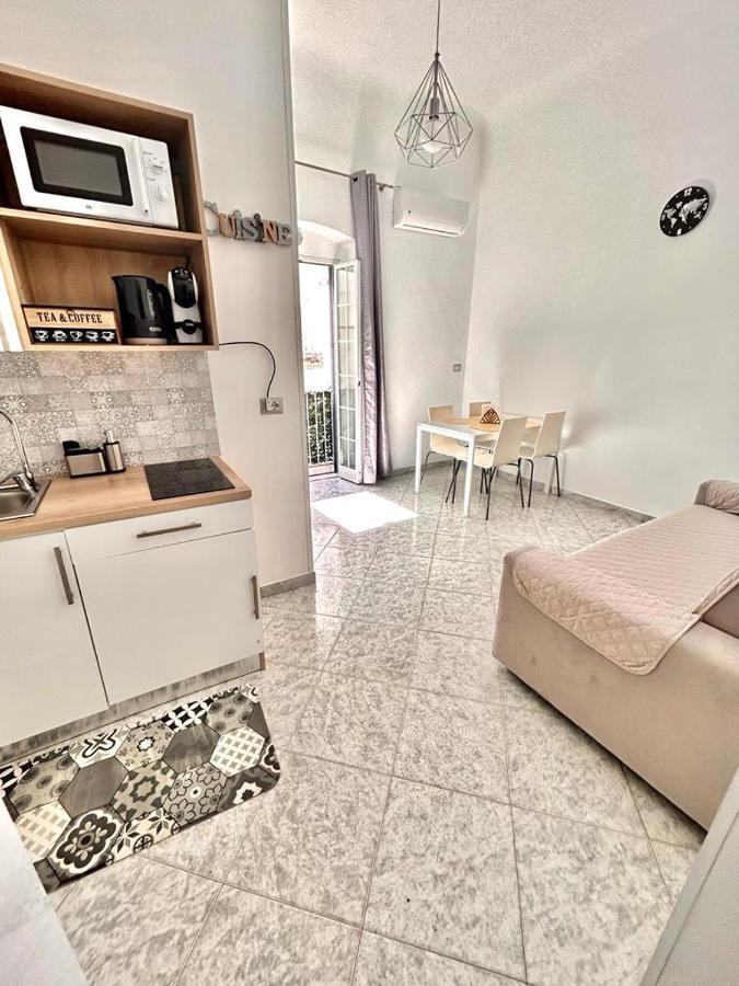 Newhouse Class Барі Екстер'єр фото
